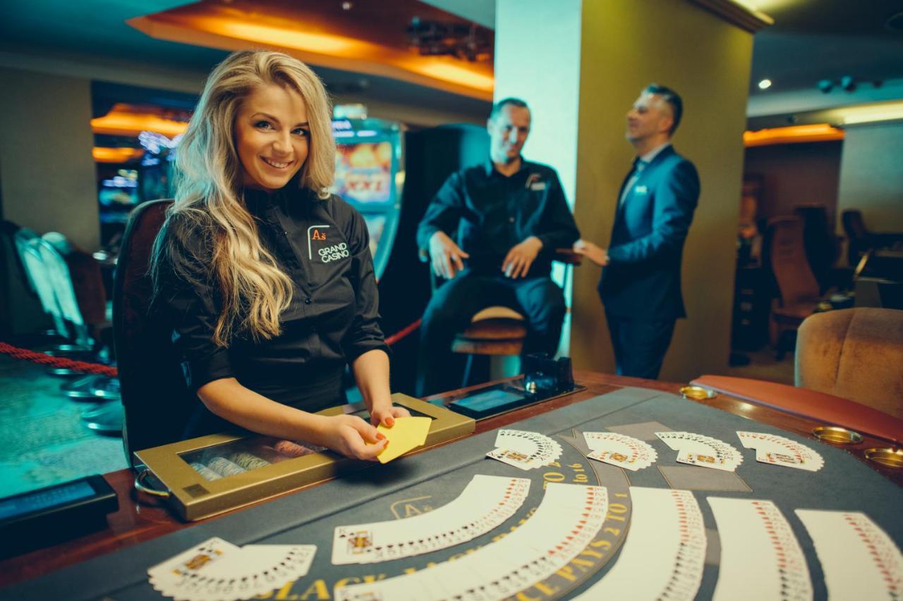 ホテル Grand Casino As Aš エクステリア 写真