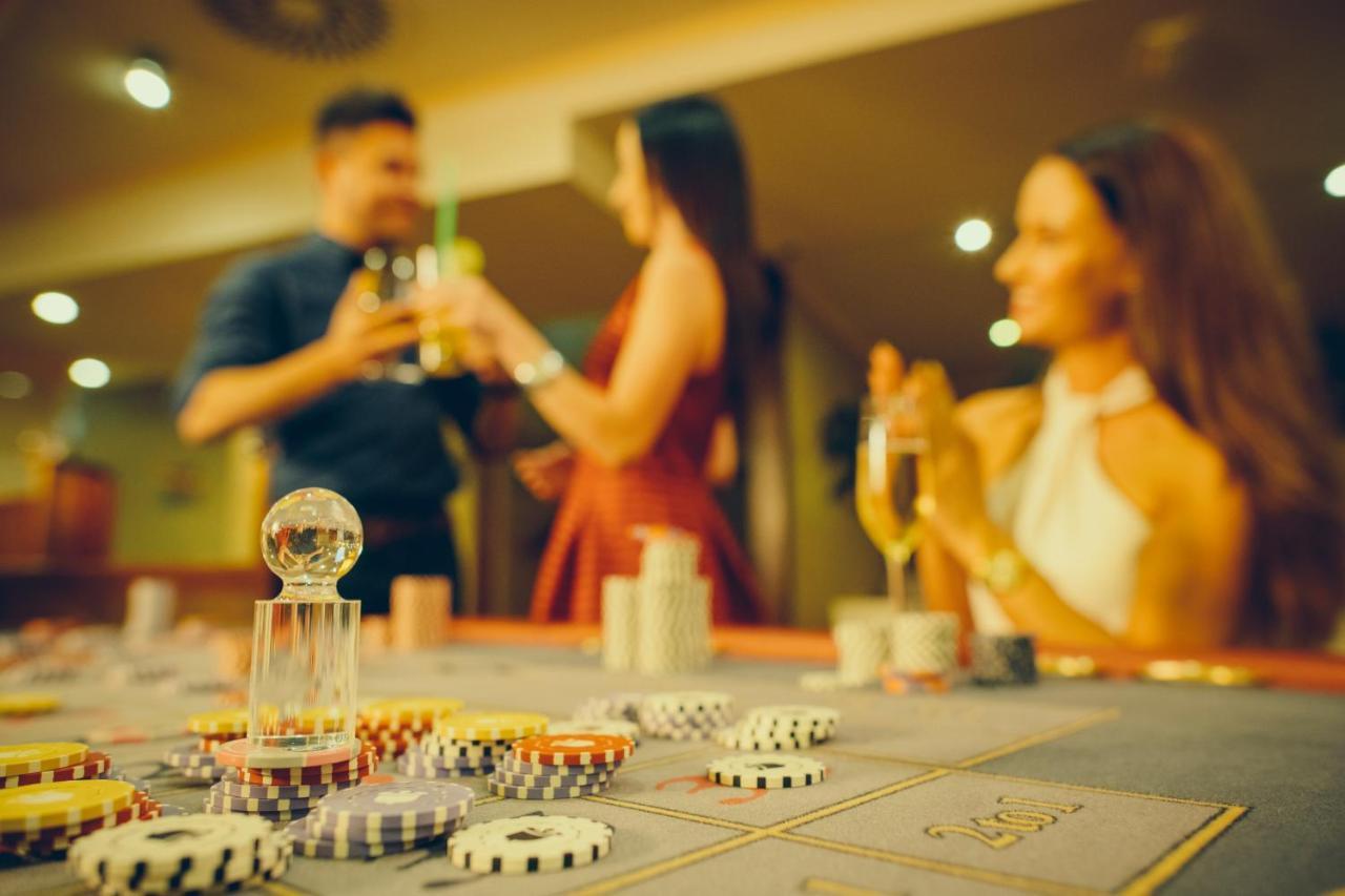 ホテル Grand Casino As Aš エクステリア 写真